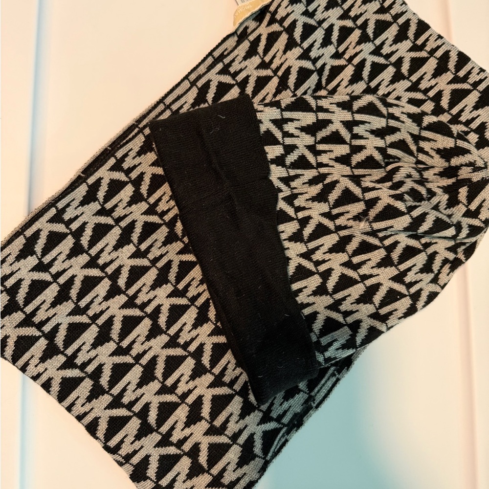 Michael Kors Black and Gray Patterned Scarf